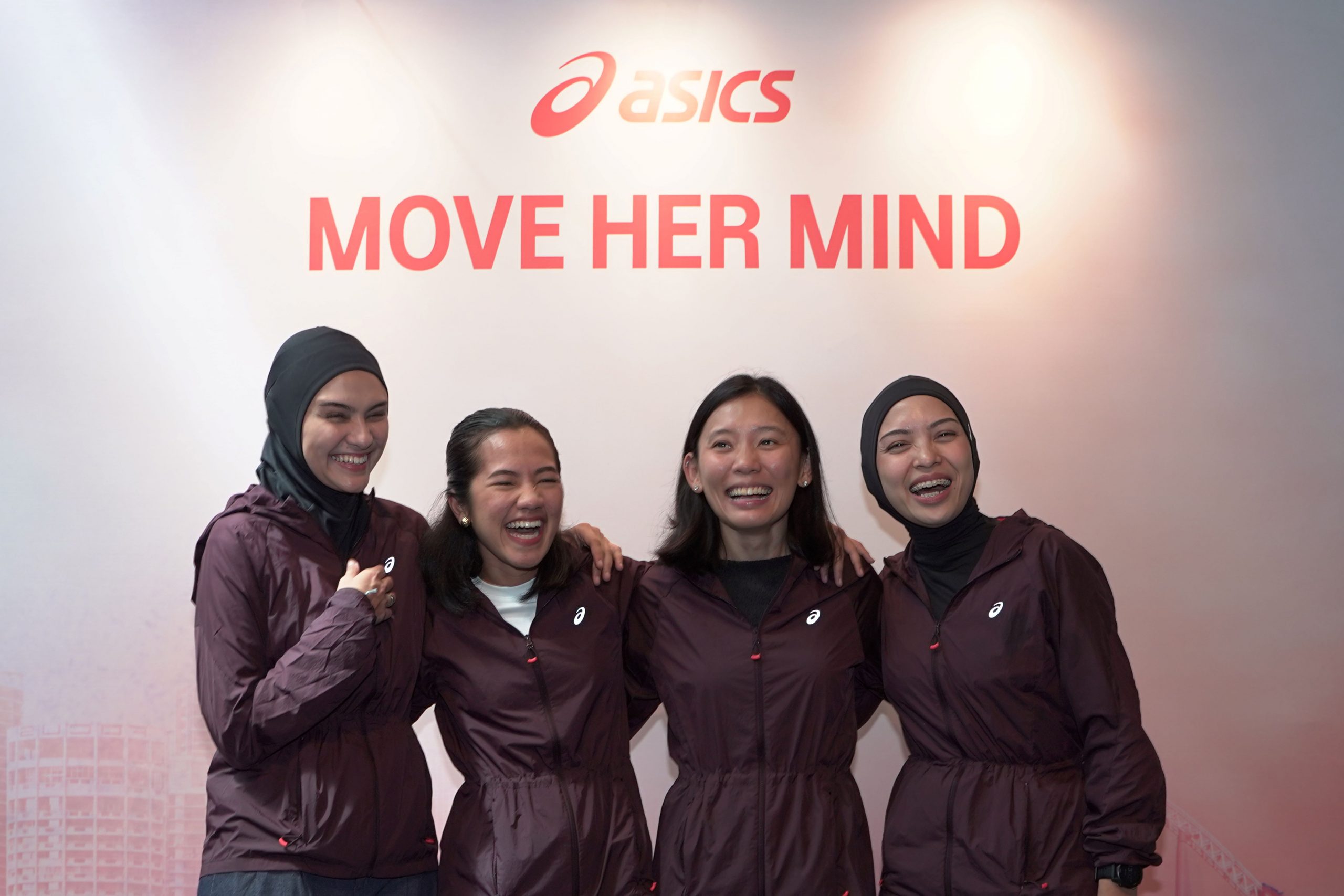 Undang wanita jilbab yang lebih aktif, hijab kinerja ASICS RLIS dan pindahkan kampanye pikirannya!