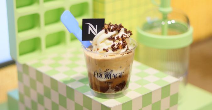 Nespresso menghadirkan nostalgia Muslim panas tahun 90 -an melalui instalasi gerobak kopi!