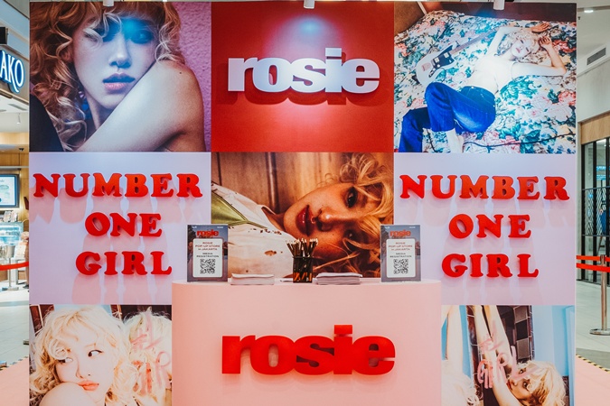 Editorial Harian Perempuan – 3 Alasan Rosie Pop – Toko Up harus dikunjungi oleh Fans Blackpink & RosÃ ©!