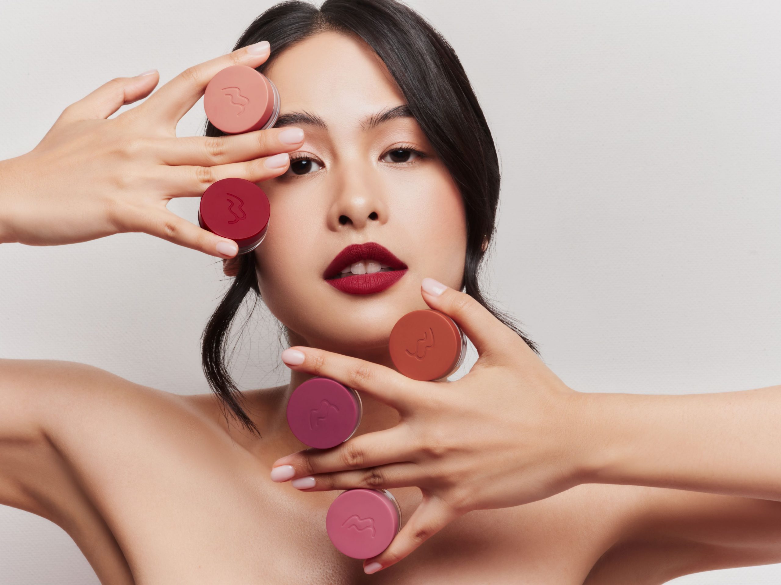 Editorial Harian Wanita – Hasil Akhir Buram dan Berpigmen, Dari Pulau Ini Mempersembahkan Illipe Blurring Butter Pot!