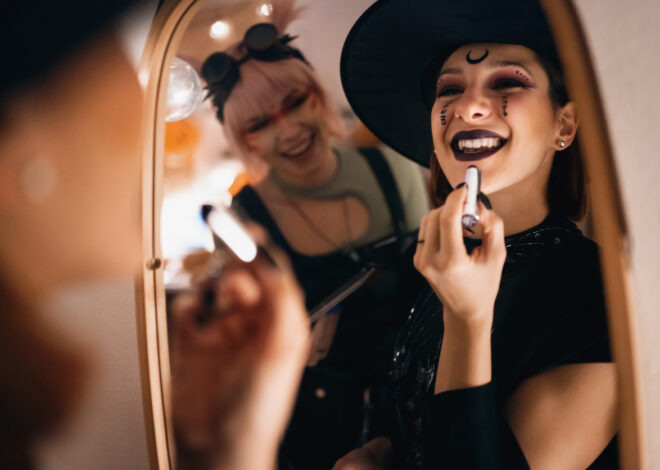 Editorial Harian Wanita – Ingin Tampil Seram Chic di Halloween? Coba Ciptakan 5 Tampilan Riasan Ini!